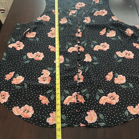 Torrid Harper Polka Dot Floral Sleeveless Blouse - Picture 12 of 13